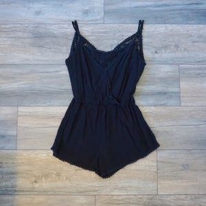 💫 SOLD 💫 Black lacey romper